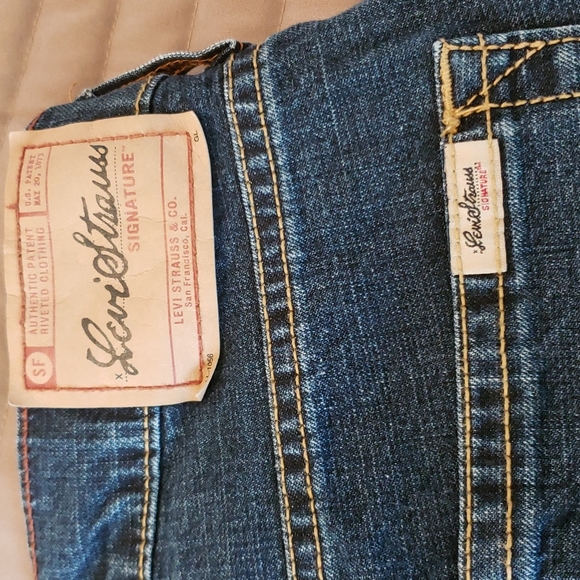 Levi Strauss Signature Stretch Bootcut size 4 medium [JEANS 👖 ONLY!] - Picture 4 of 5